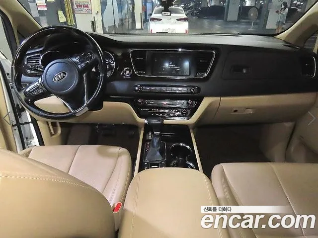 Kia Carnival 2019 thumb 10