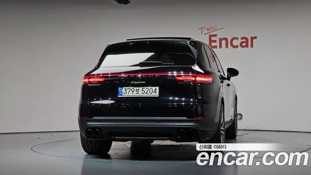 Porsche Cayenne 2022 thumb 3