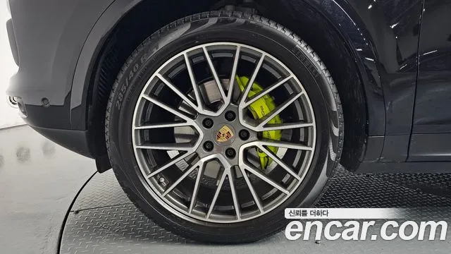Porsche Cayenne 2022 thumb 4