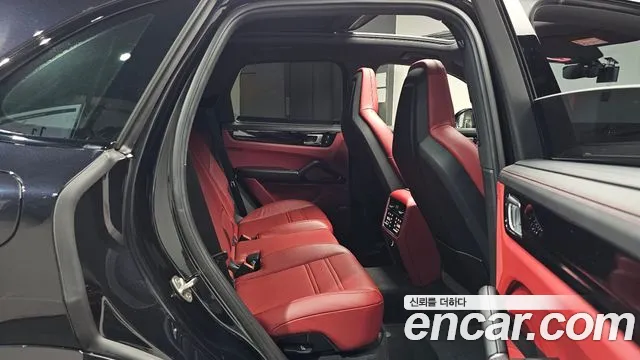 Porsche Cayenne 2022 thumb 10