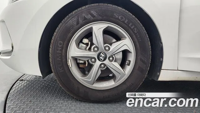 Hyundai Avante 2015 thumb 5