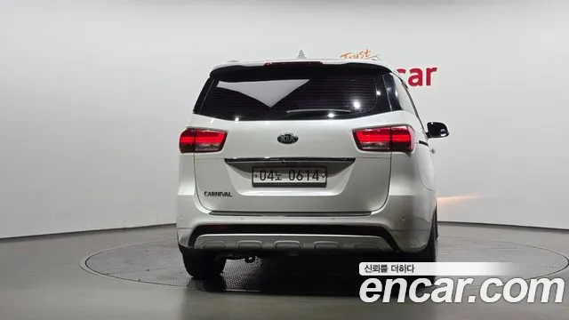 Kia Carnival 2016 thumb 4