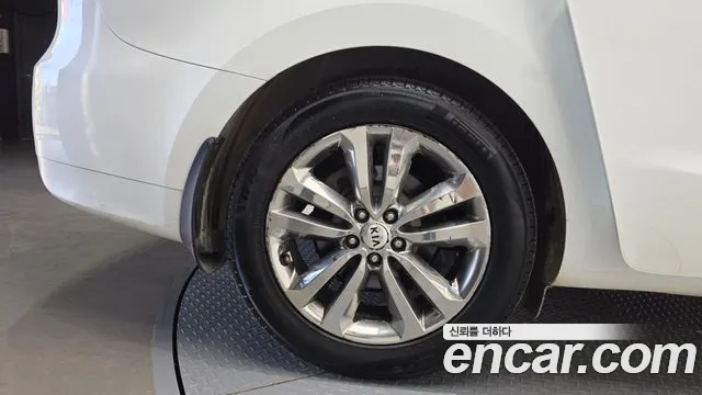 Kia Carnival 2016 thumb 5
