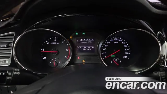 Kia Carnival 2016 thumb 8