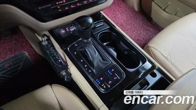Kia Carnival 2016 thumb 9