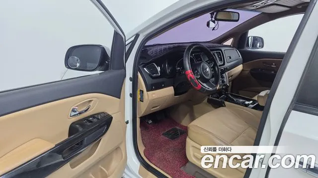 Kia Carnival 2016 thumb 10