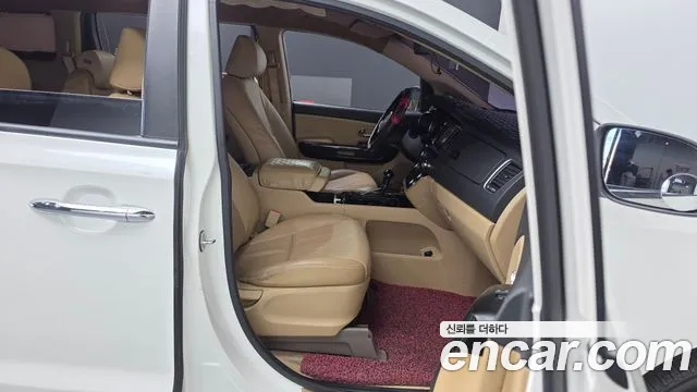 Kia Carnival 2016 thumb 11