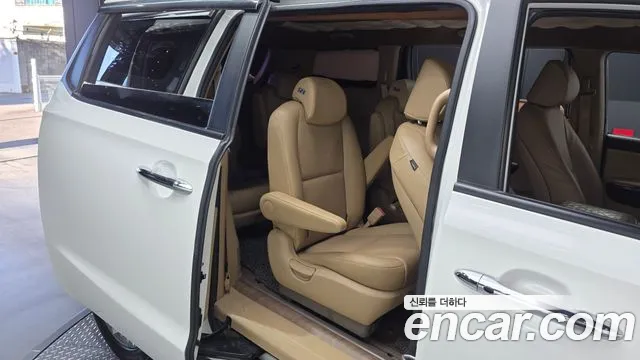 Kia Carnival 2016 thumb 12