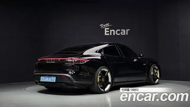 Porsche Taycan 2022 thumb 2