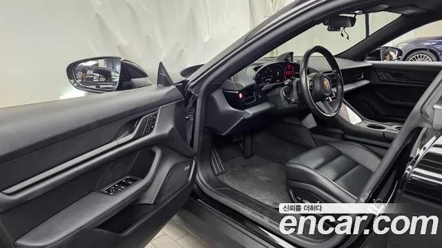 Porsche Taycan 2022 thumb 9