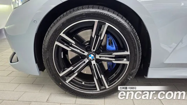 BMW 3-Series 2025 thumb 5