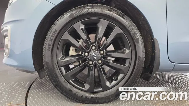 Kia Carnival 2014 thumb 5
