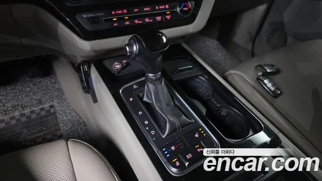 Kia Carnival 2014 thumb 9