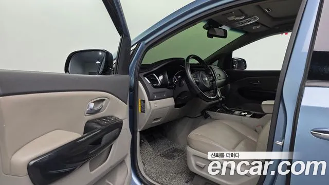 Kia Carnival 2014 thumb 10