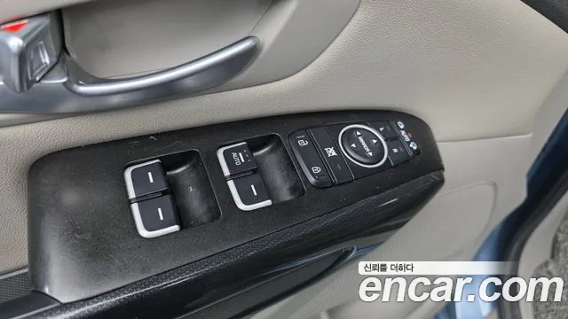 Kia Carnival 2014 thumb 11