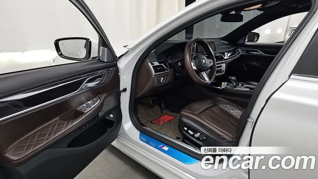 BMW 7-Series 2020 thumb 10