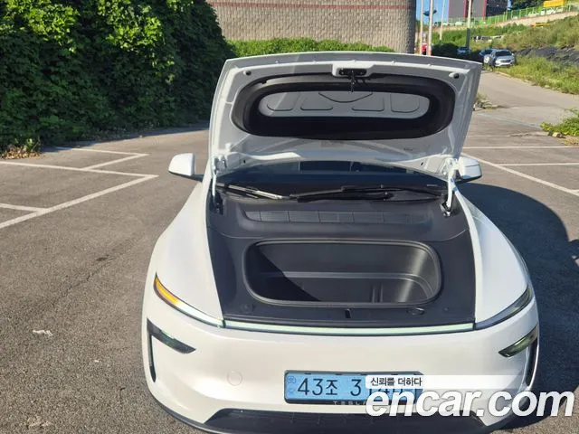 Tesla Model Y 2026 thumb 6