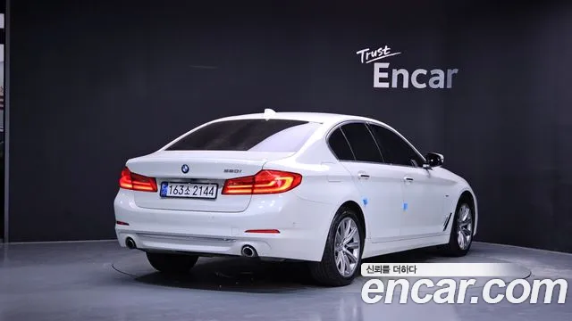 BMW 5-Series 2018 thumb 2