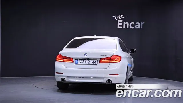 BMW 5-Series 2018 thumb 4