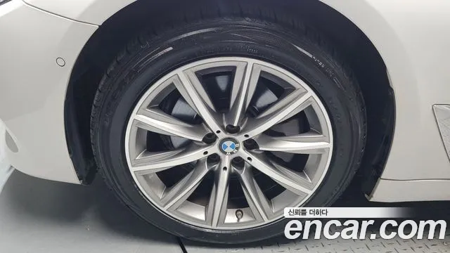BMW 5-Series 2018 thumb 5