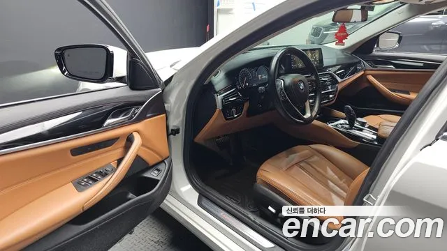 BMW 5-Series 2018 thumb 10