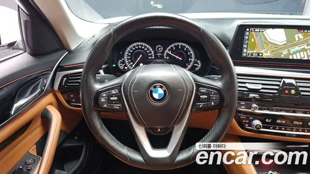 BMW 5-Series 2018 thumb 12