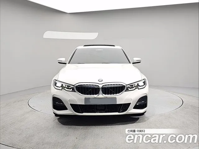BMW 3-Series 2022 thumb 3