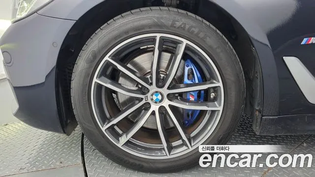 BMW 5-Series 2023 thumb 5