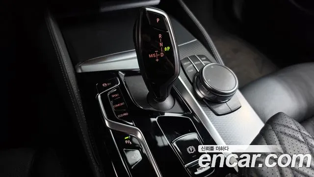 BMW 5-Series 2023 thumb 9