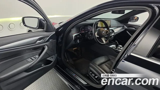 BMW 5-Series 2023 thumb 10
