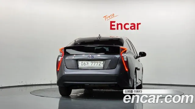 Toyota Prius 2017 thumb 4