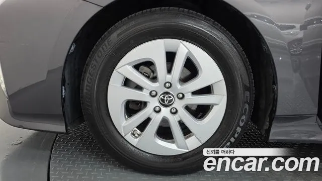 Toyota Prius 2017 thumb 5