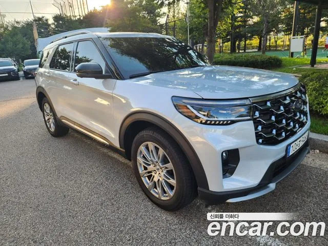 Ford Explorer 2025 thumb 3