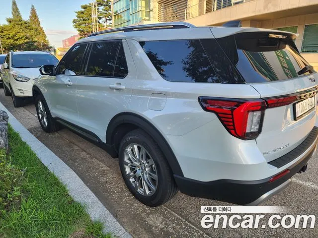 Ford Explorer 2025 thumb 6