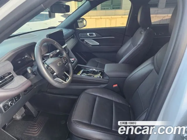 Ford Explorer 2025 thumb 7