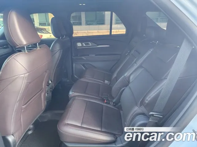 Ford Explorer 2025 thumb 9