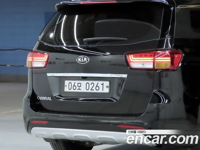 Kia Carnival 2014 thumb 5