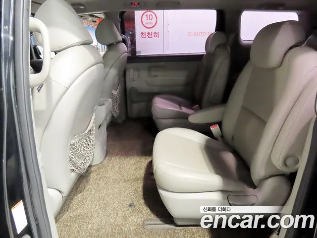 Kia Carnival 2014 thumb 10