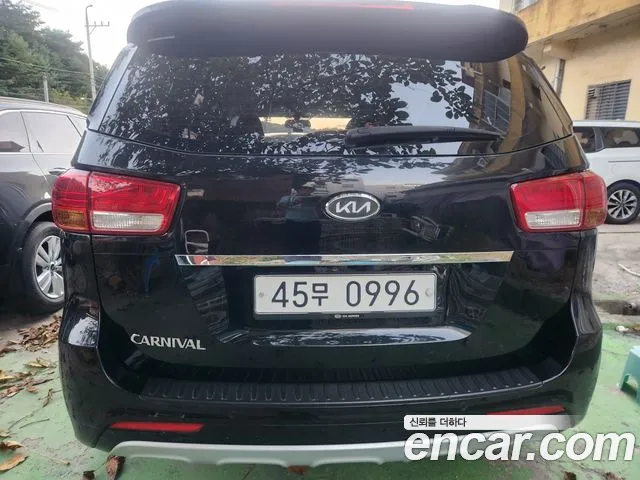 Kia Carnival 2015 thumb 3