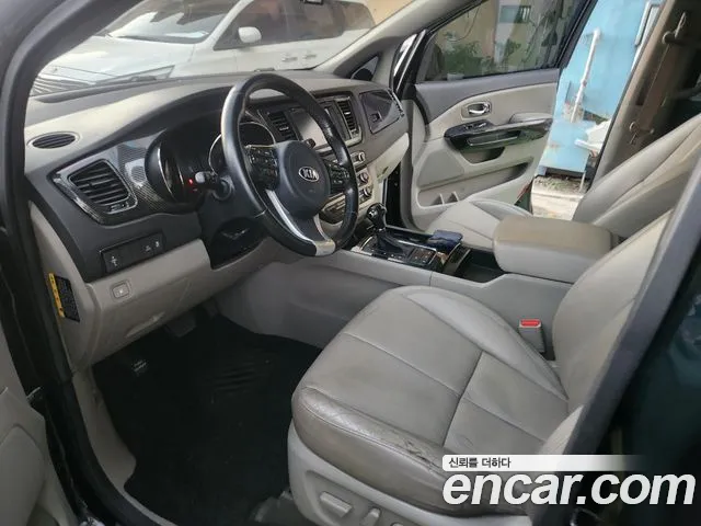 Kia Carnival 2015 thumb 6