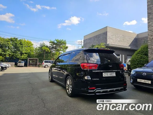 Kia Carnival 2019 thumb 3