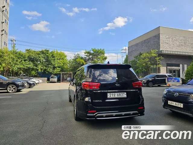 Kia Carnival 2019 thumb 4