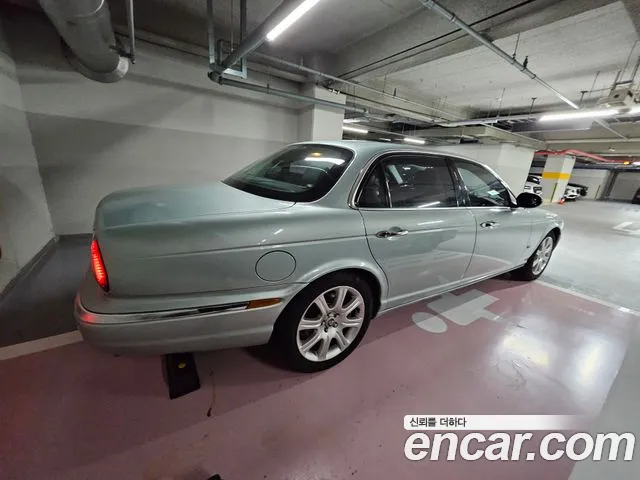Jaguar XJ-8 2006 thumb 2