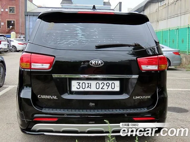 Kia Carnival 2016 thumb 4