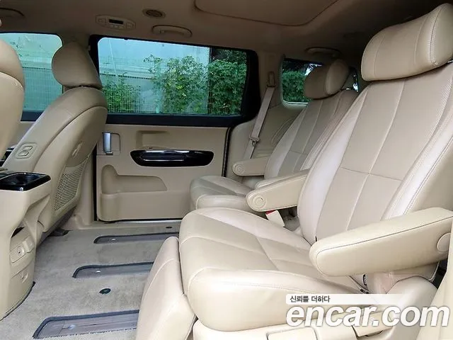 Kia Carnival 2016 thumb 6