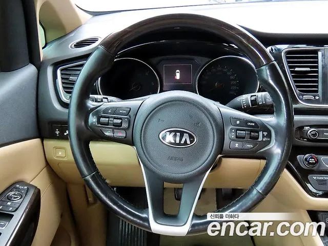 Kia Carnival 2016 thumb 7