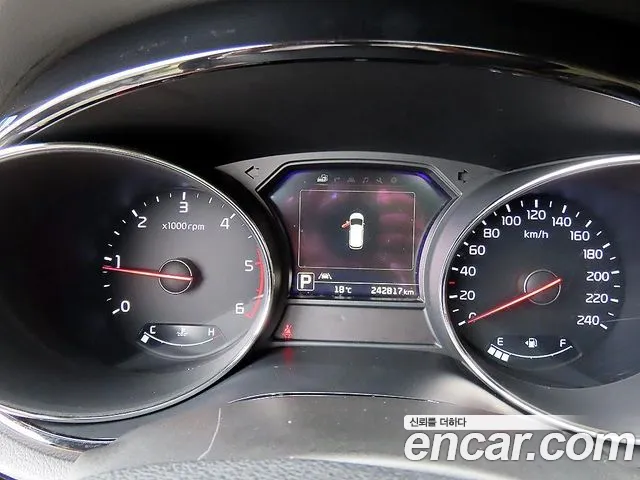 Kia Carnival 2016 thumb 8