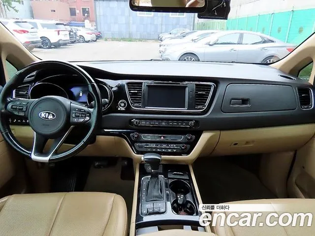 Kia Carnival 2016 thumb 9
