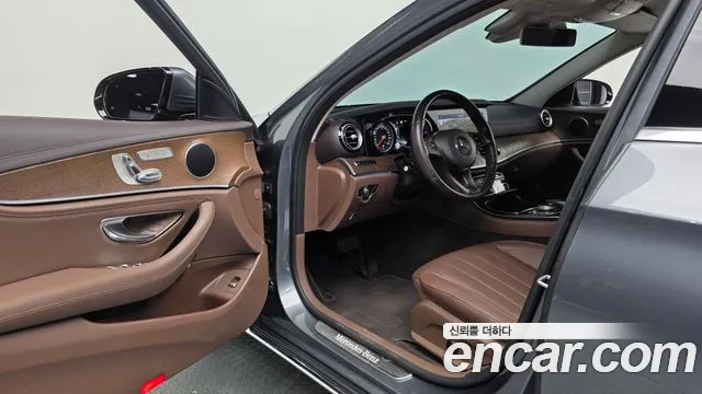 Mercedes-Benz E-Класс 2017 thumb 10