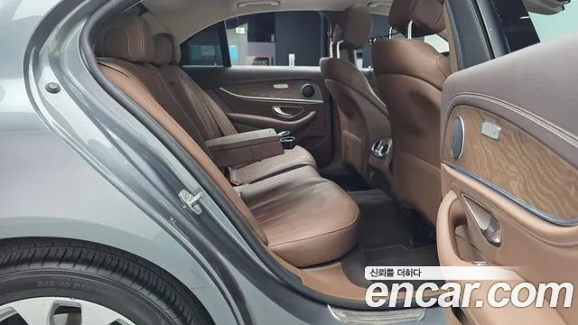 Mercedes-Benz E-Класс 2017 thumb 12